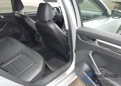 2017 Volkswagen Passat 1.8T Se из США, поврежденный, VIN 1VWGT7A35HC063853